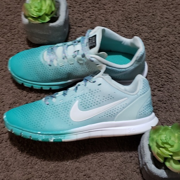 Nike Shoes - nike free advantage PRT